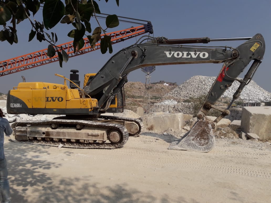 EXCAVATOR EC360